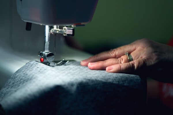 Vêtements masculins fabriqués en France dans un atelier de confection artisanal
